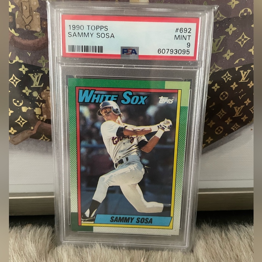 1990 Topps - SAMMY SOSA - Rookie Card #692 - CUBS  PSA 9 Mint
